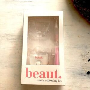 ✨NWT THE ORIGINAL BEAUT. GLAM SMILE TEETH WHITENING KIT!
